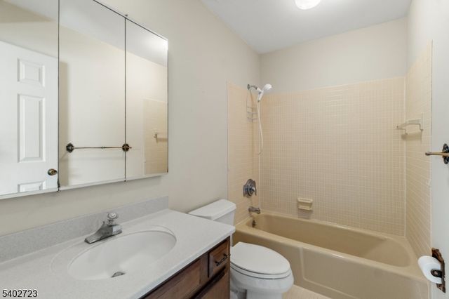 9 Killdeer Dr, Allamuchy Twp., NJ 07840