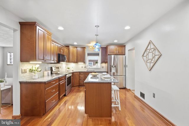 8206 SAGRAMORE RD, Baltimore, MD 21237