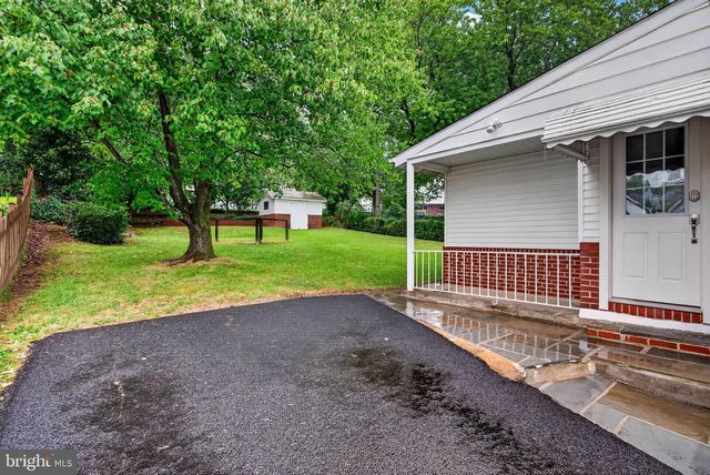 8206 SAGRAMORE RD, Baltimore, MD 21237