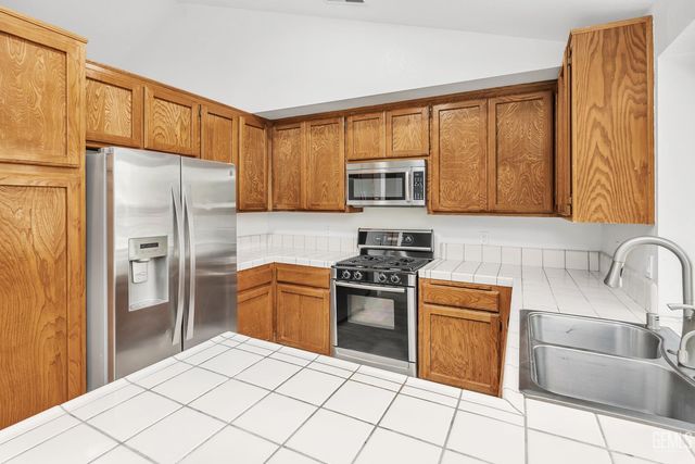 2608 English Oak Drive, Bakersfield, CA 93311