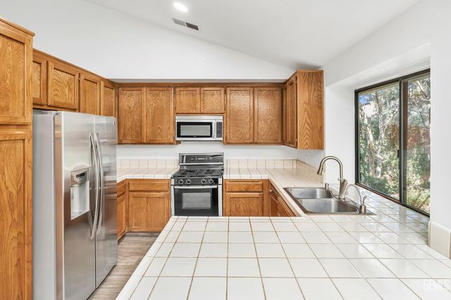 2608 English Oak Drive, Bakersfield, CA 93311