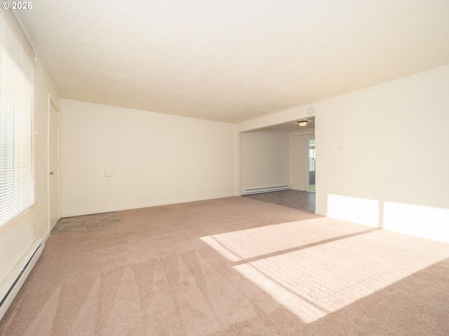 1591 JAMES St, Woodburn, OR 97071