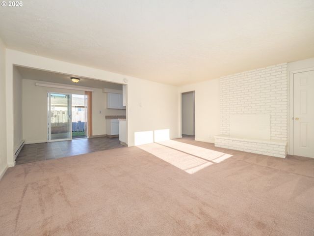 1591 JAMES St, Woodburn, OR 97071