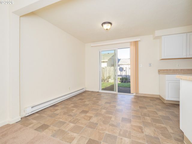 1591 JAMES St, Woodburn, OR 97071