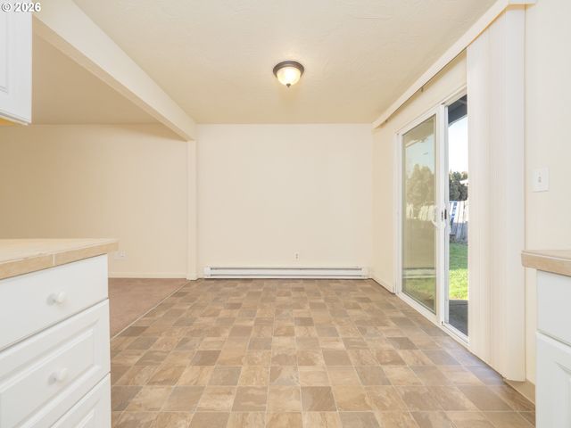 1591 JAMES St, Woodburn, OR 97071