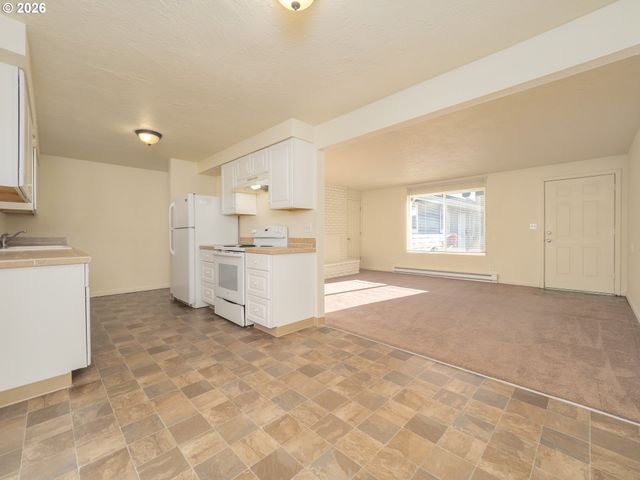 1591 JAMES St, Woodburn, OR 97071