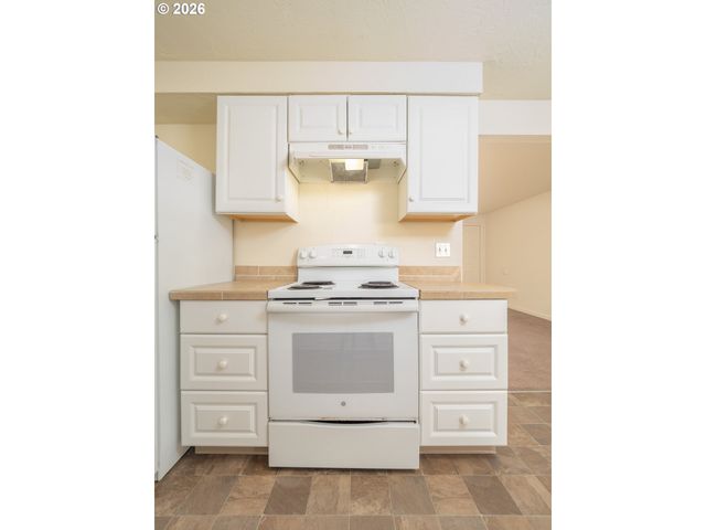 1591 JAMES St, Woodburn, OR 97071