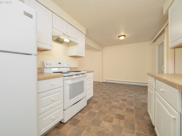 1591 JAMES St, Woodburn, OR 97071