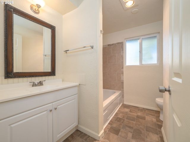 1591 JAMES St, Woodburn, OR 97071