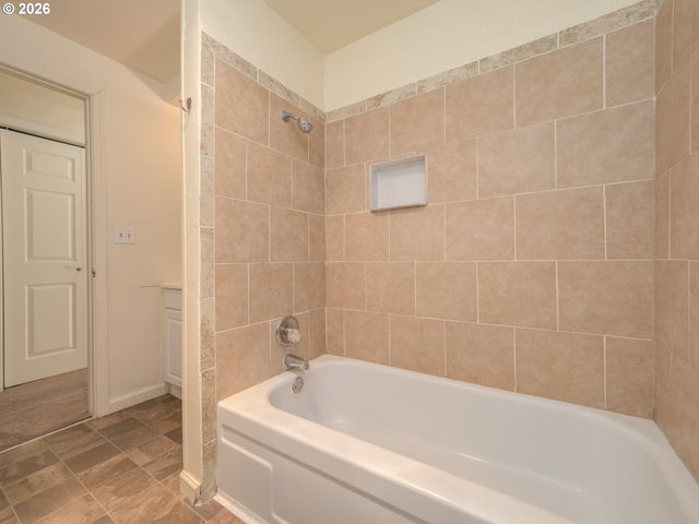 1591 JAMES St, Woodburn, OR 97071