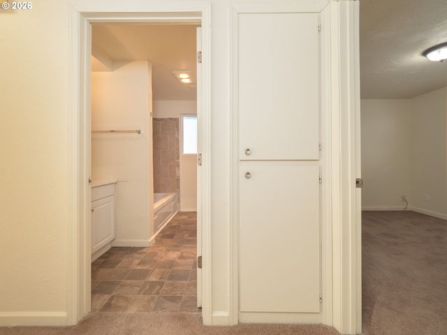 1591 JAMES St, Woodburn, OR 97071