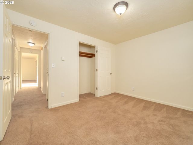 1591 JAMES St, Woodburn, OR 97071