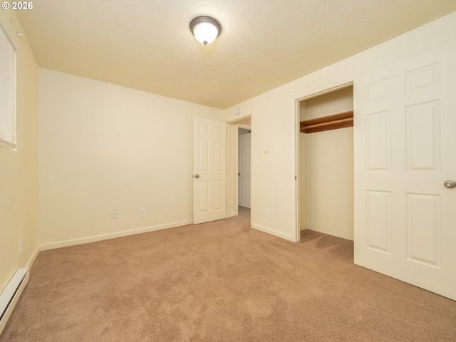 1591 JAMES St, Woodburn, OR 97071