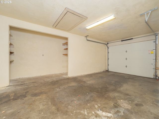 1591 JAMES St, Woodburn, OR 97071