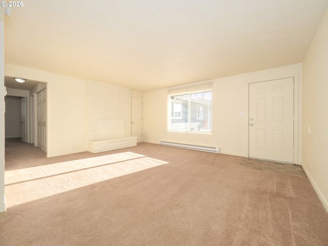 1591 JAMES St, Woodburn, OR 97071