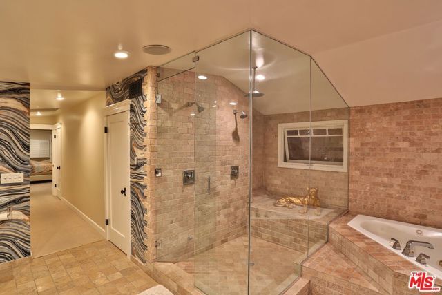 2172 Argyle Avenue, Los Angeles, CA 90068