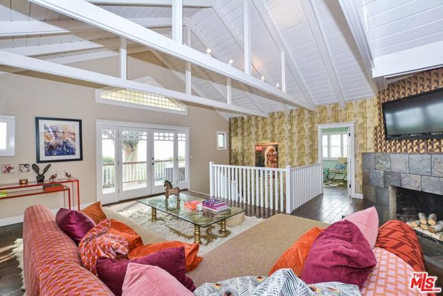 2172 Argyle Avenue, Los Angeles, CA 90068