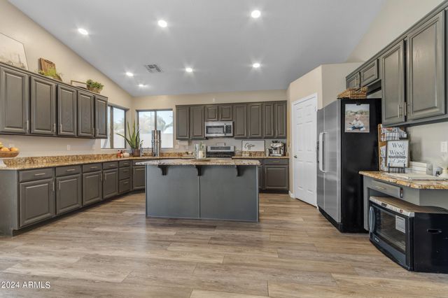 1805 E APPALOOSA Road, Gilbert, AZ 85296