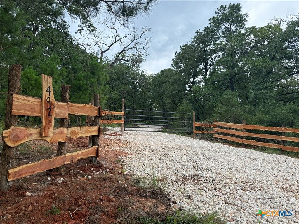 492 S Old Potato Road, Paige, TX 78659