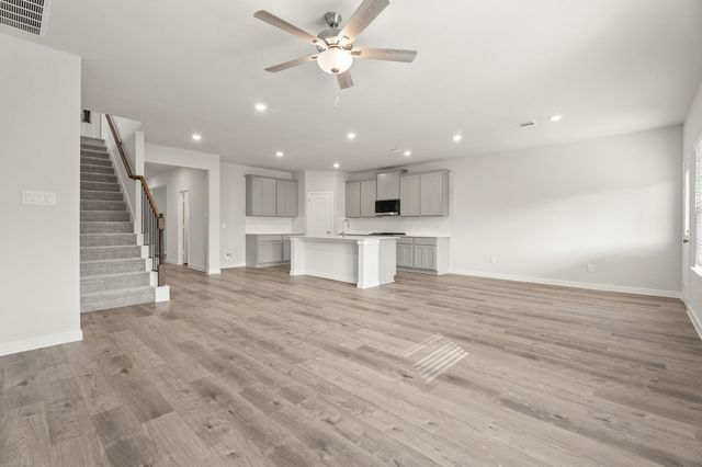 755 Woodhaven Lakes Drive, La Marque, TX 77568