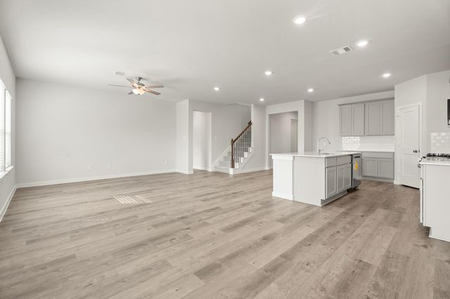 755 Woodhaven Lakes Drive, La Marque, TX 77568