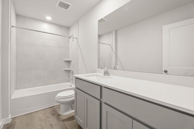 755 Woodhaven Lakes Drive, La Marque, TX 77568