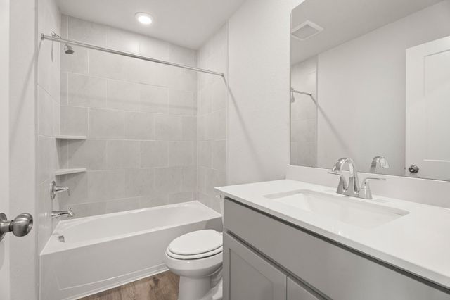 755 Woodhaven Lakes Drive, La Marque, TX 77568