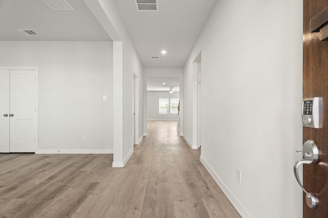 755 Woodhaven Lakes Drive, La Marque, TX 77568