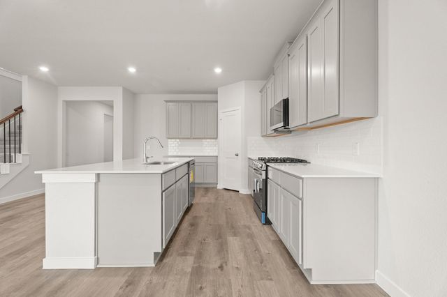 755 Woodhaven Lakes Drive, La Marque, TX 77568