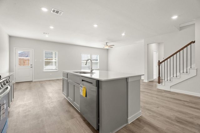 755 Woodhaven Lakes Drive, La Marque, TX 77568