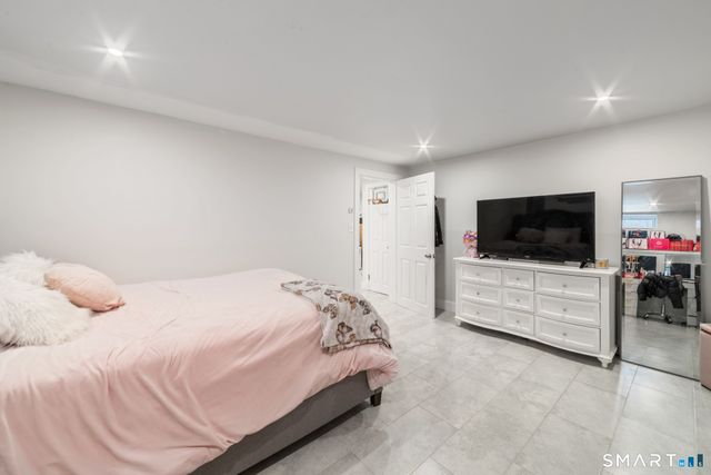 327 Lakeside Boulevard West, Waterbury, CT 06708