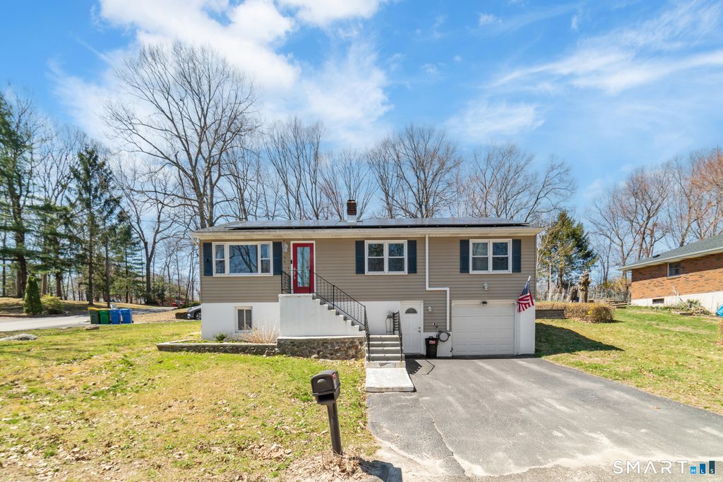 327 Lakeside Boulevard West, Waterbury, CT 06708