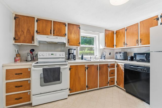 7 Berry Road, Nottingham, NH 03290