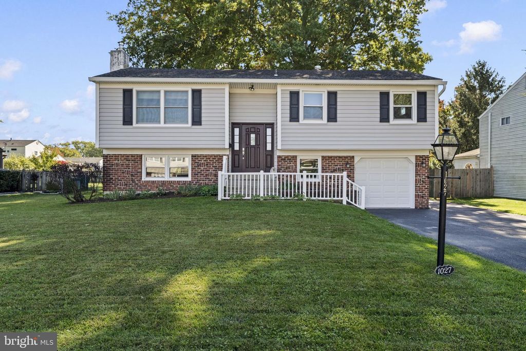 1027 OAKWOOD DR, WARMINSTER, PA 18974 — exterior