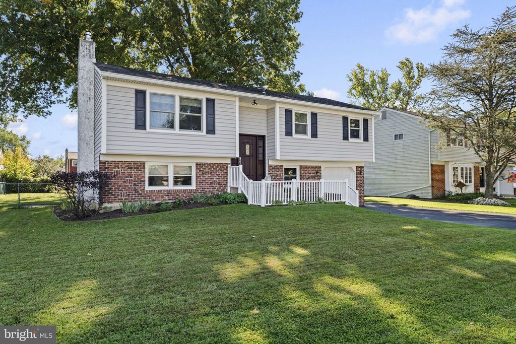 1027 OAKWOOD DR, WARMINSTER, PA 18974 — photo 2
