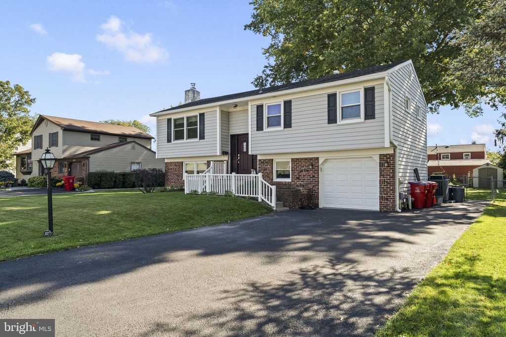 1027 OAKWOOD DR, WARMINSTER, PA 18974 — photo 3