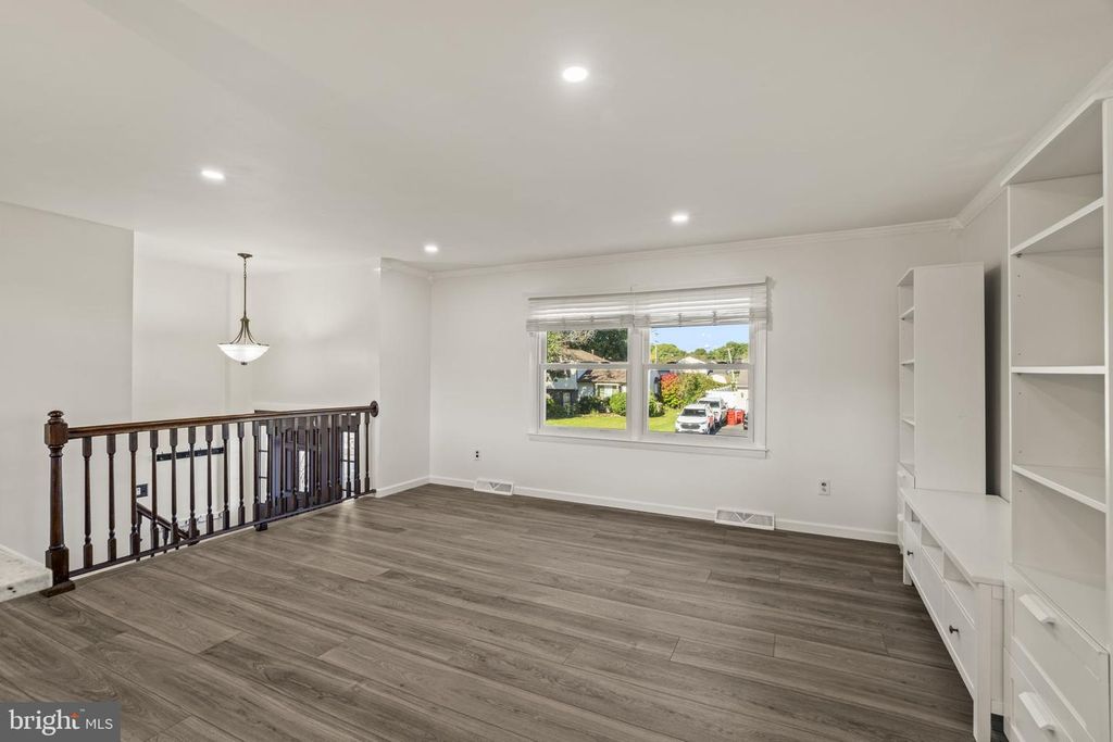 1027 OAKWOOD DR, WARMINSTER, PA 18974 — photo 4