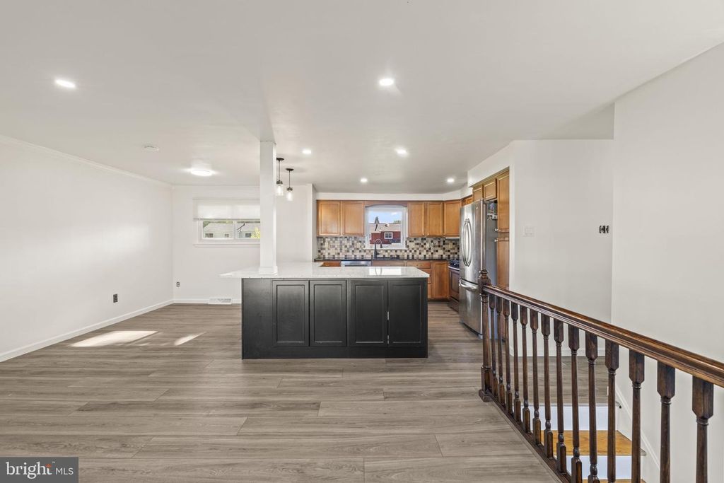 1027 OAKWOOD DR, WARMINSTER, PA 18974 — photo 5