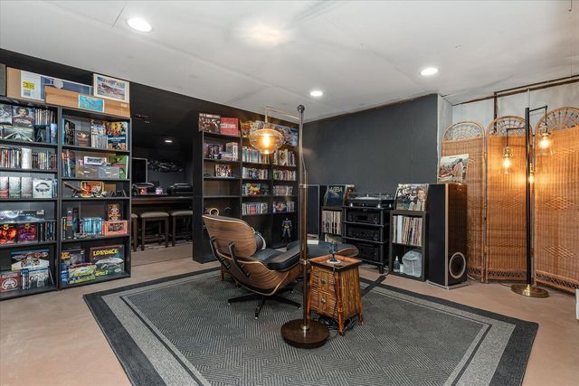 1021 Donnington Terrace, Kalamazoo, MI 49006