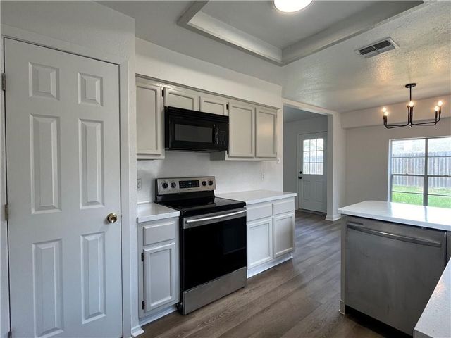 3406 Crestoak Dr, Corpus Christi, TX 78415