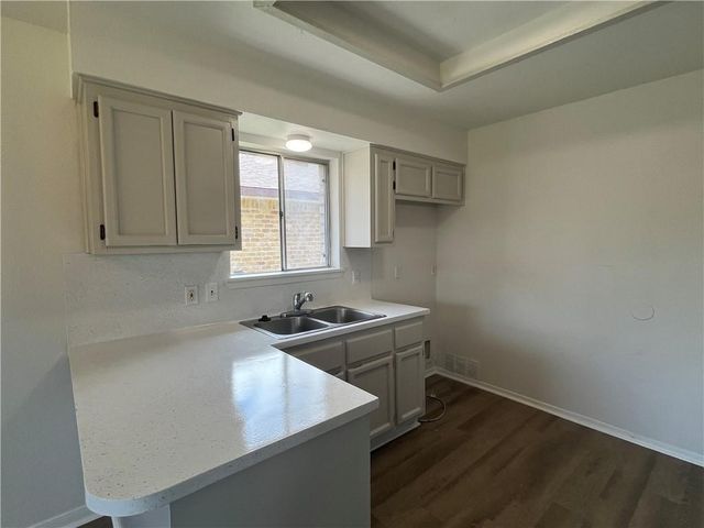 3406 Crestoak Dr, Corpus Christi, TX 78415
