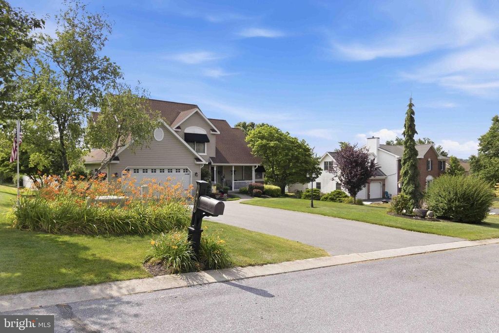 1771 LAMPLIGHT CIR, Middletown, PA 17057