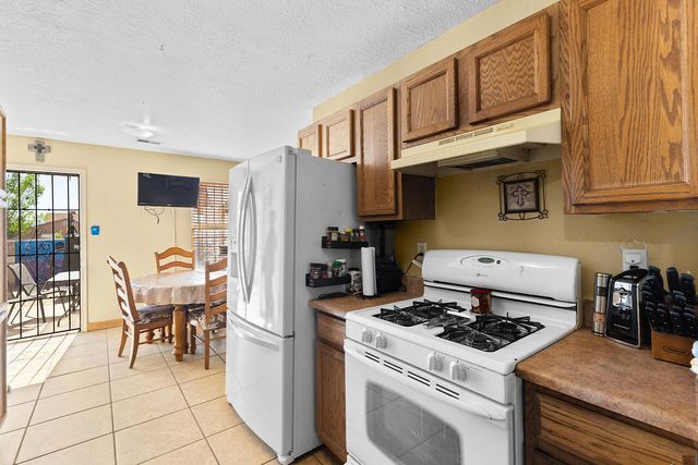 1932 Desert Breeze Drive SW, Albuquerque, NM 87121