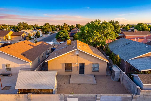 1932 Desert Breeze Drive SW, Albuquerque, NM 87121
