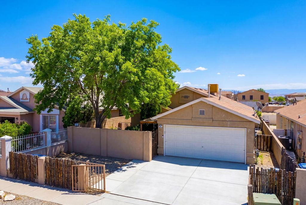 1932 Desert Breeze Drive SW, Albuquerque, NM 87121