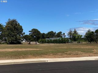 4 Bandon Coast Village, Bandon, OR 97411