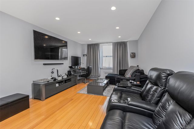 1874 Pelham Parkway S 4A, Bronx, NY 10461