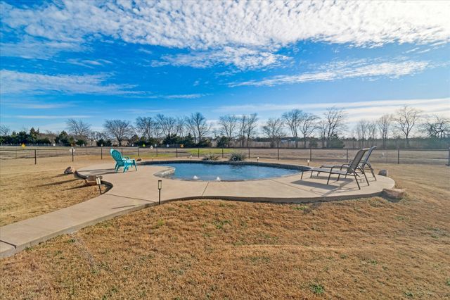 920 Cheyenne Trail, Trenton, TX 75490