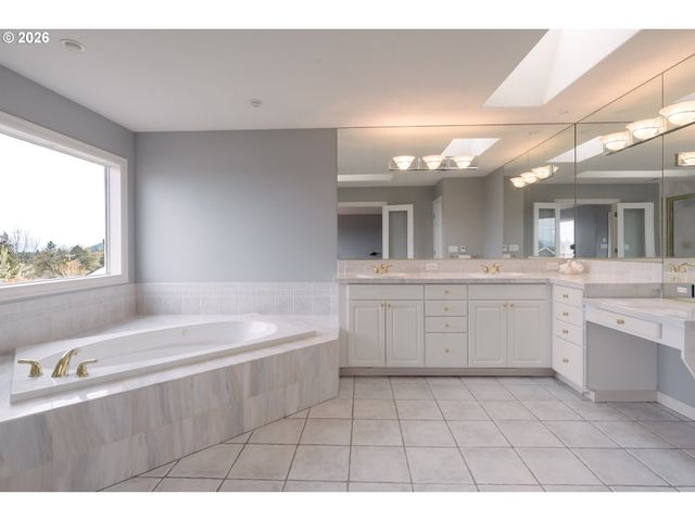11041 Se HENDERSON Dr, Portland, OR 97266