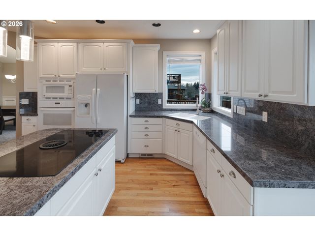11041 Se HENDERSON Dr, Portland, OR 97266